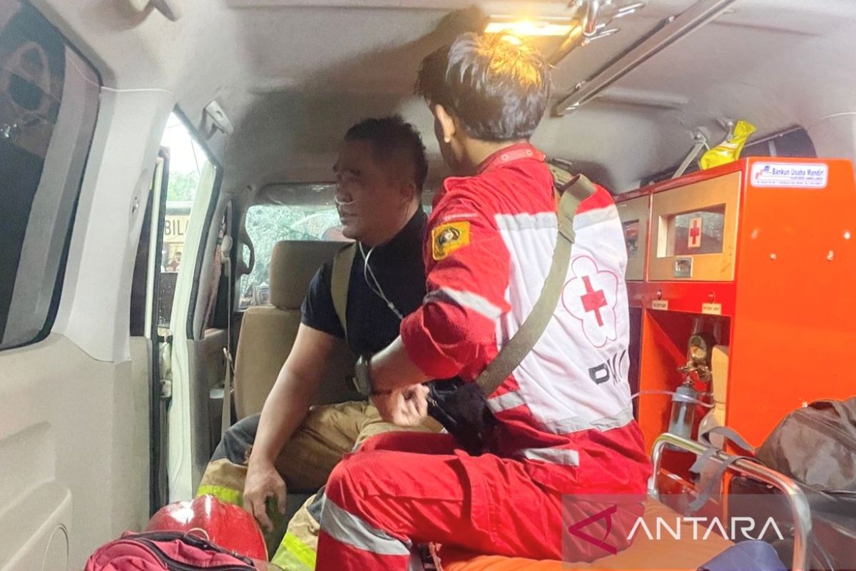 Petugas Damkar Bogor alami kelelahan usai padamkan kebakaran 7 jam