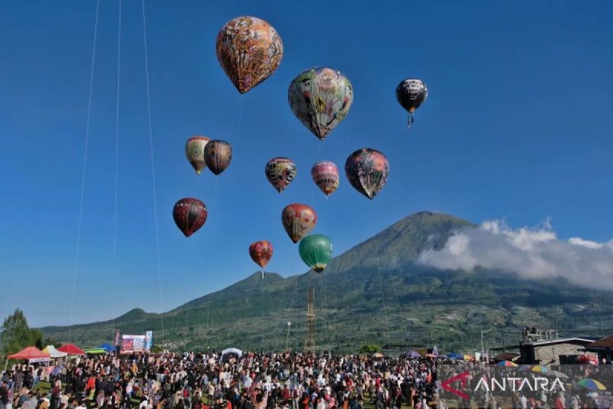 Kemenhub ingatkan bahaya balon udara liar bagi penerbangan