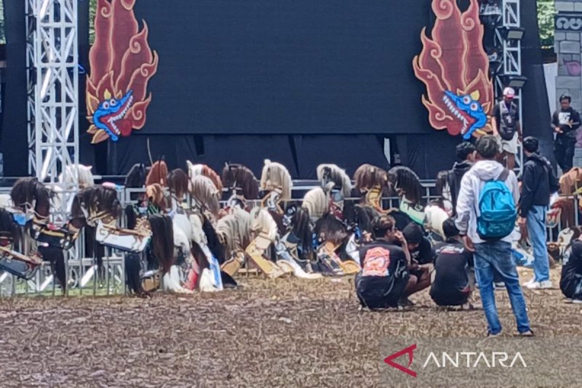 "Mepe jaran kepang" Temanggung rangkul pecinta seni beberapa daerah