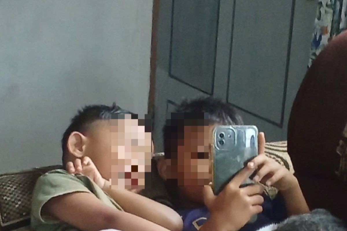 Gawai berlebih hambat kemampuan bicara balita