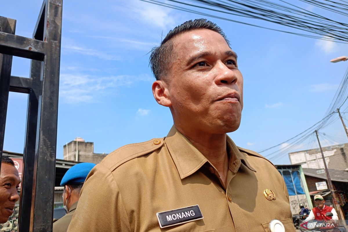 Belasan truk LH Jaktim bantu angkut sampah Pasar Induk Kramat Jati