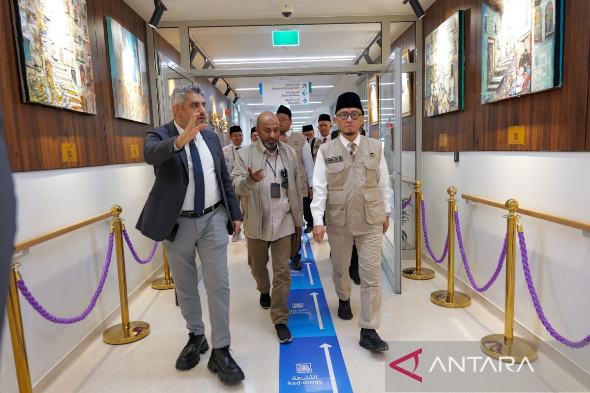 Deputy minister reviews hajj health service readiness in Mecca