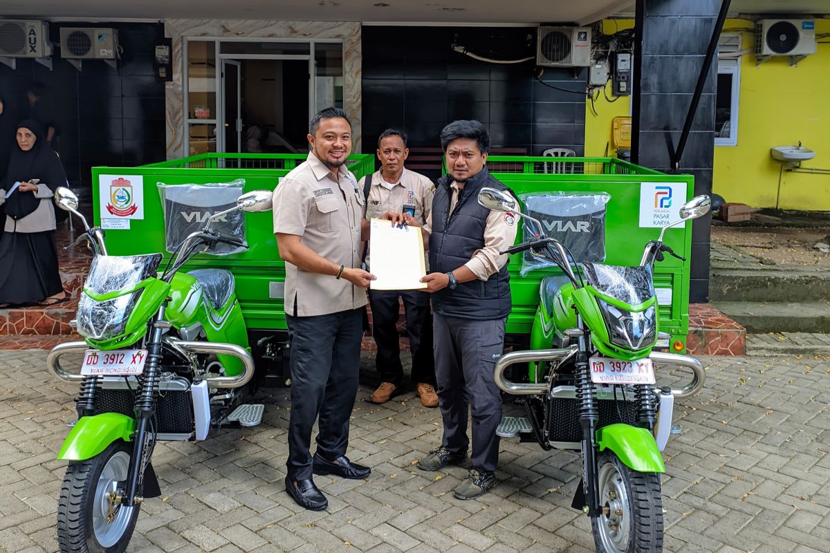 Perumda Pasar Makassar terima bantuan motor tiga roda Bank Sulselbar