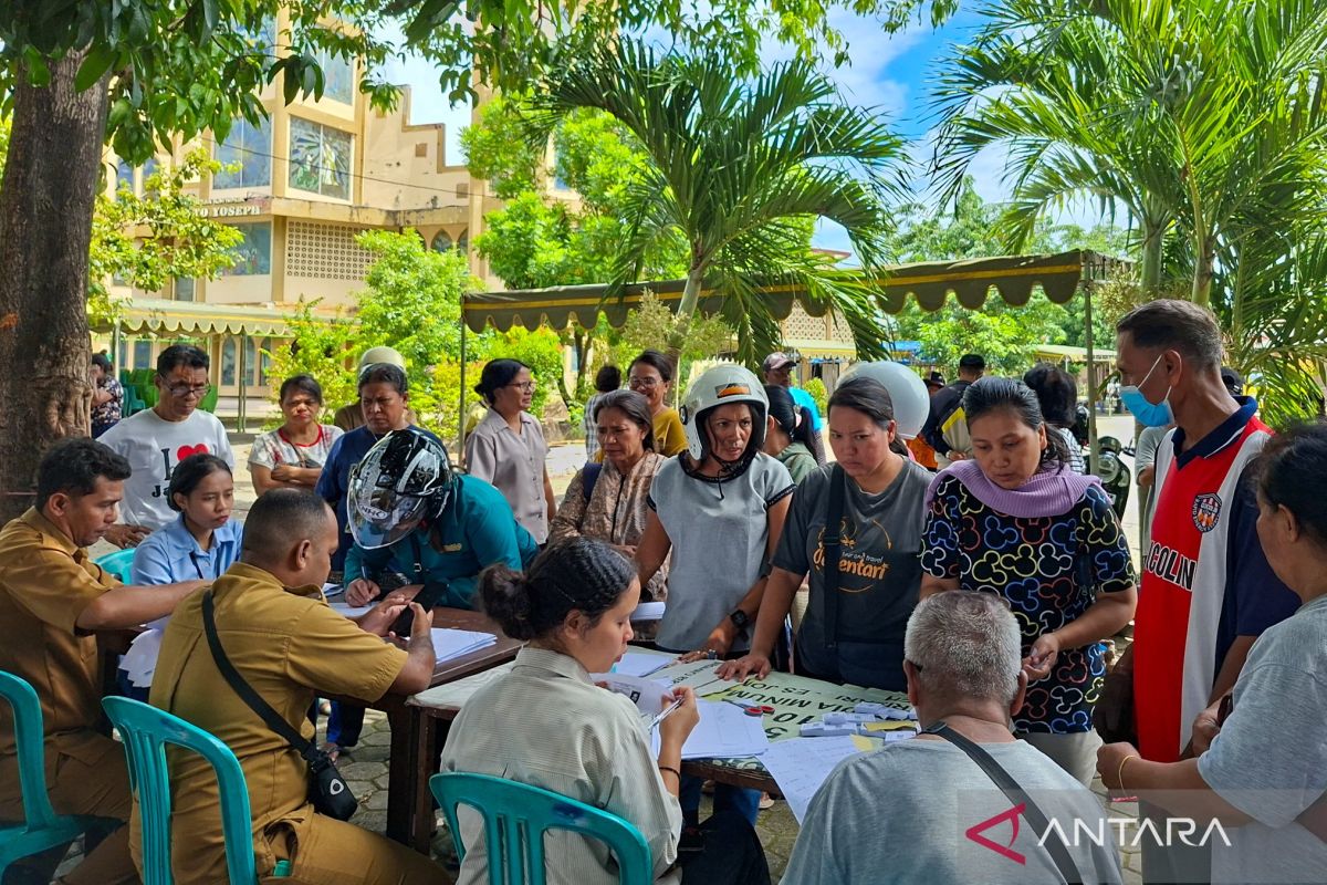 Pemkot Kupang menggelar pasar murah bersubsidi di sembilan lokasi jelang Paskah