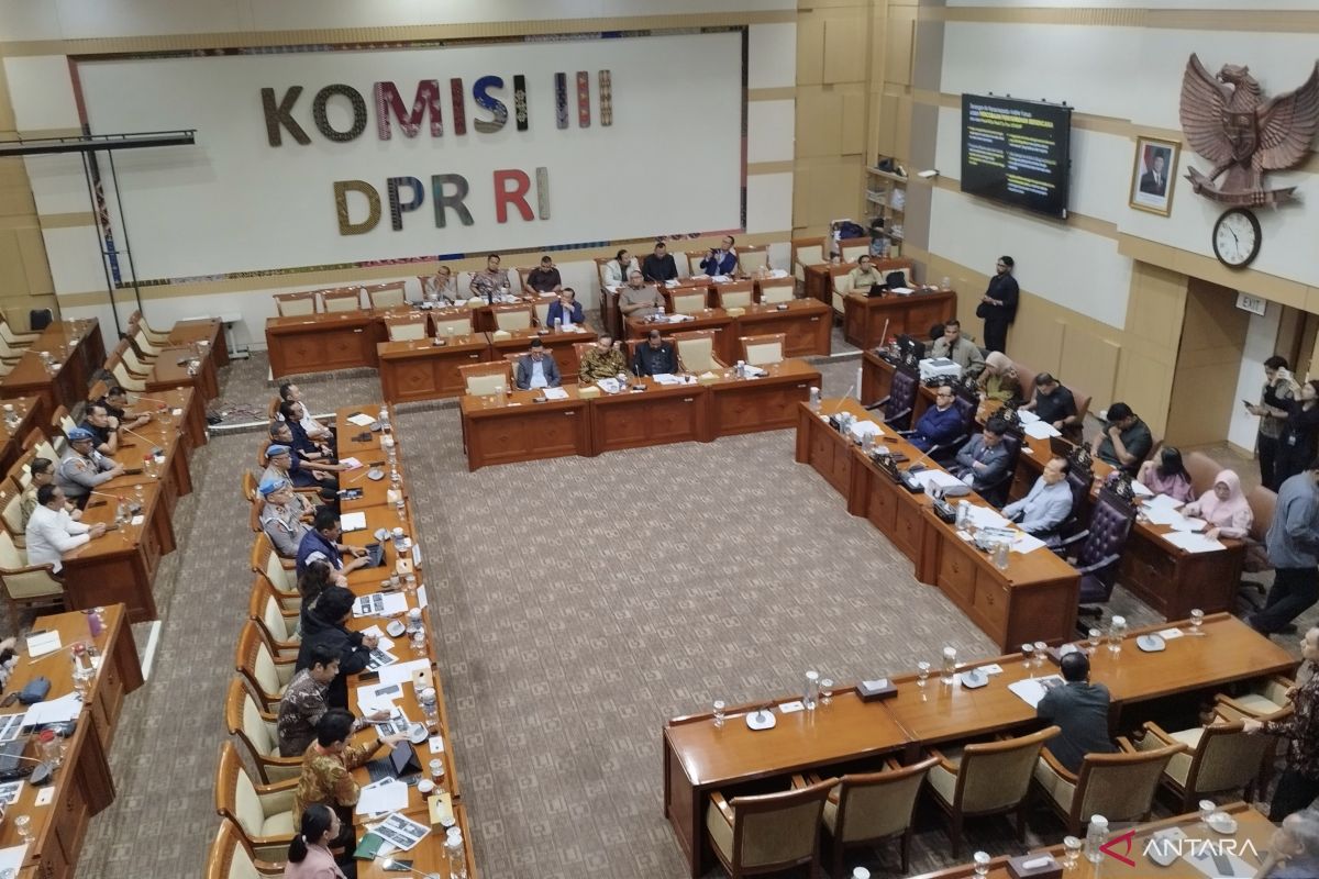 Polisi hadiri rapat DPR sebut kasus Andrie Yunus dilimpahkan ke TNI