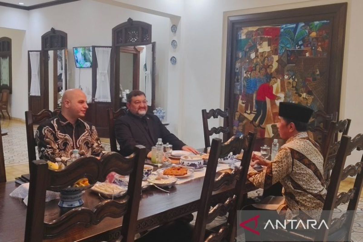 Dubes Iran sampaikan kampanye tolak perang saat kunjungi Jokowi di Solo