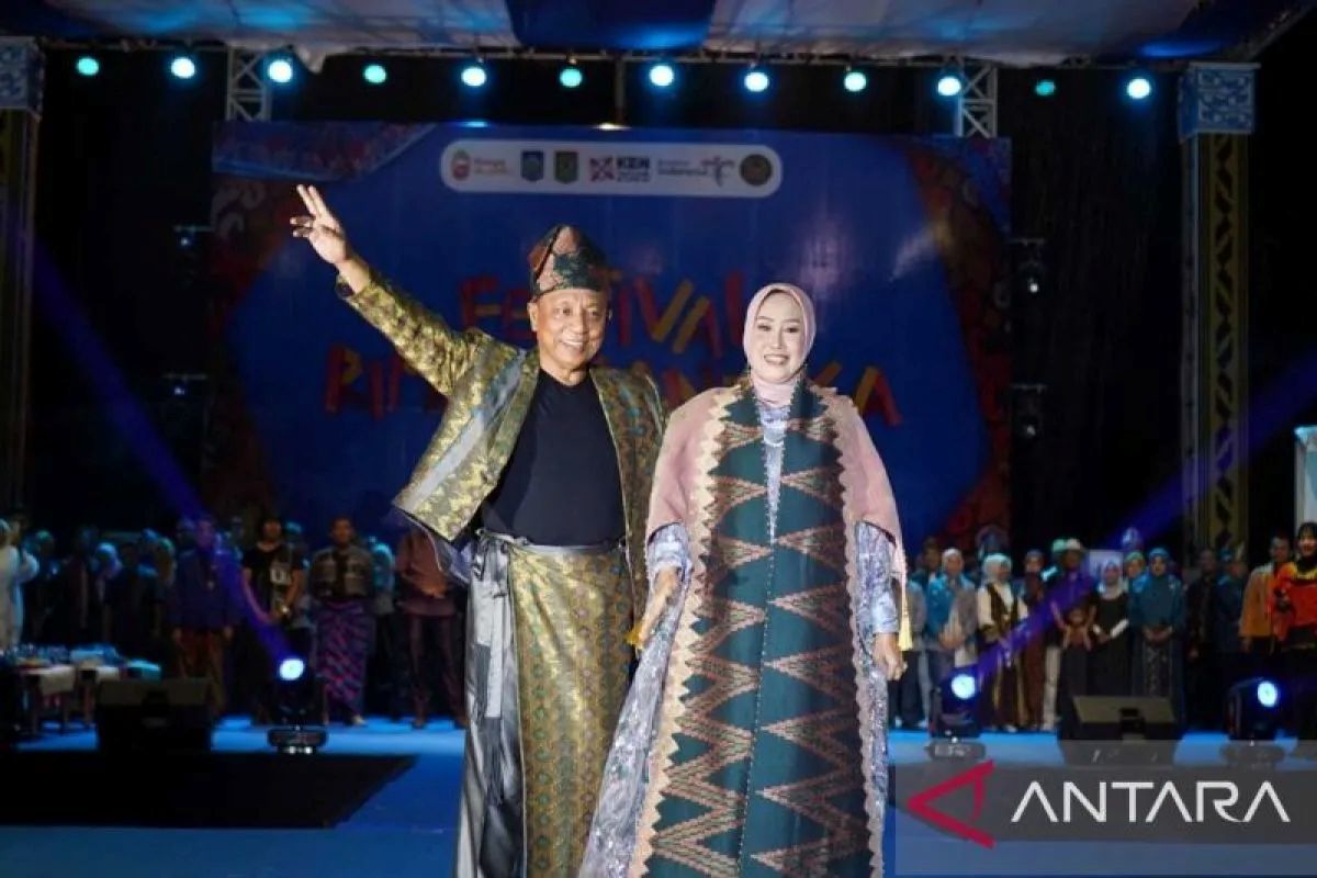 Riuh "event" menenun wisata