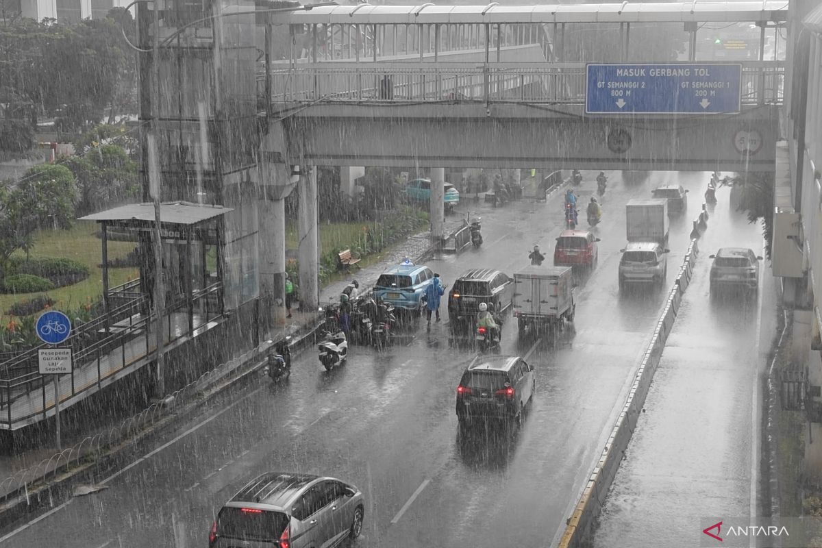 BMKG: Hujan ringan berpotensi guyur Jakarta pada Rabu