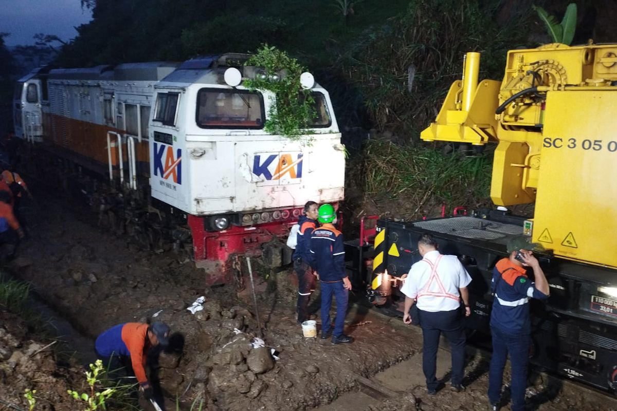 KAI: Perjalanan kereta api di lintas Maswati-Sasaksaat kembali normal