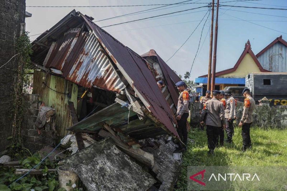 Satu warga meninggal dan satu patah kaki akibat gempa Ternate-Bitung