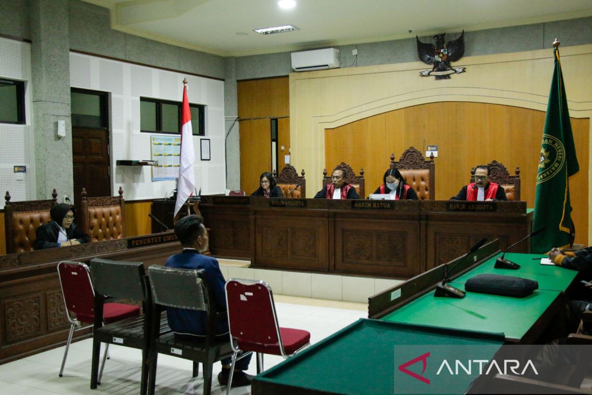 Eksepsi tiga terdakwa gratifikasi DPRD NTB ditolak