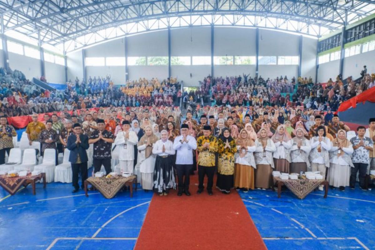 Peran strategis guru, transfer ilmu dan membentuk karakter