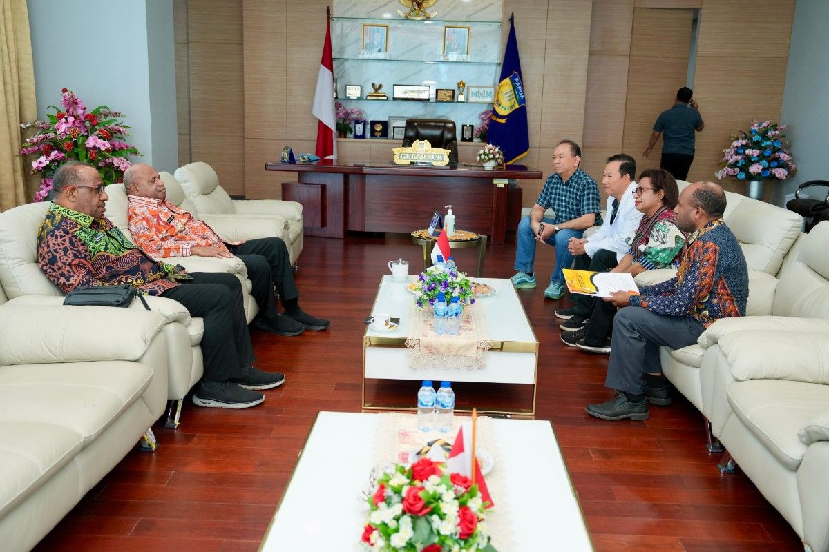 Gubernur minta RSUD Jayapura cetak dokter spesialis handal bagi Papua