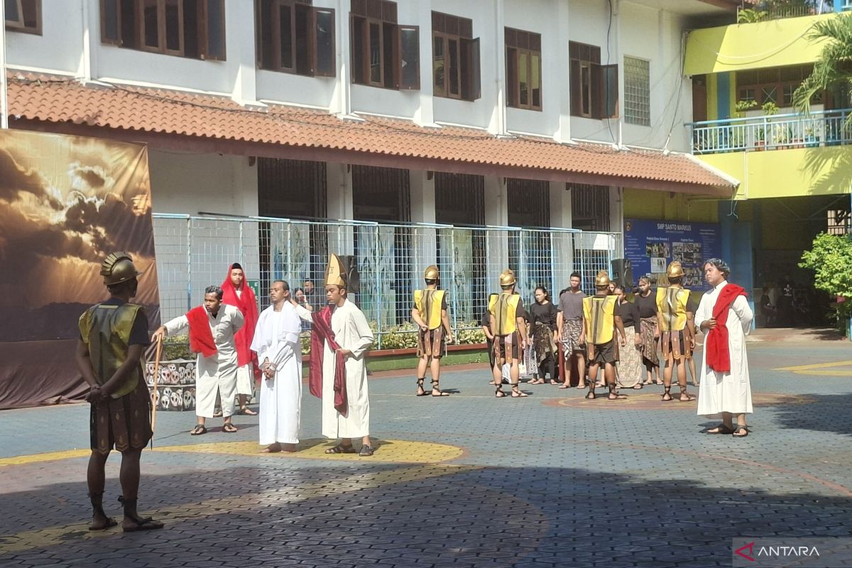 Jemaat maknai pengorbanan Yesus lewat Visualisasi Jalan Salib