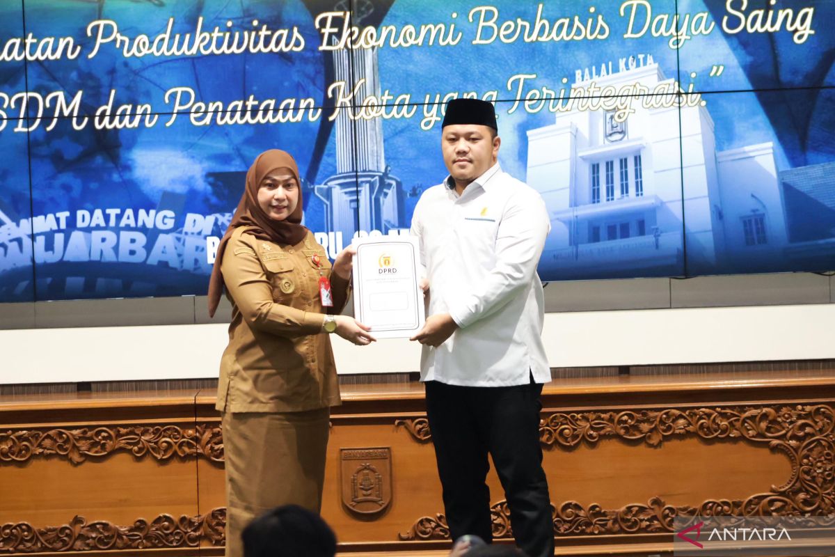 Ketua DPRD Banjarbaru serahkan dokumen pokir kepada Wali Kota