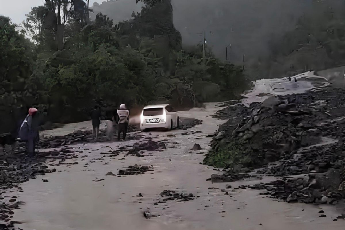 BPBD: Akses jalan Trans Touna sudah bisa dilalui kendaraan usai banjir