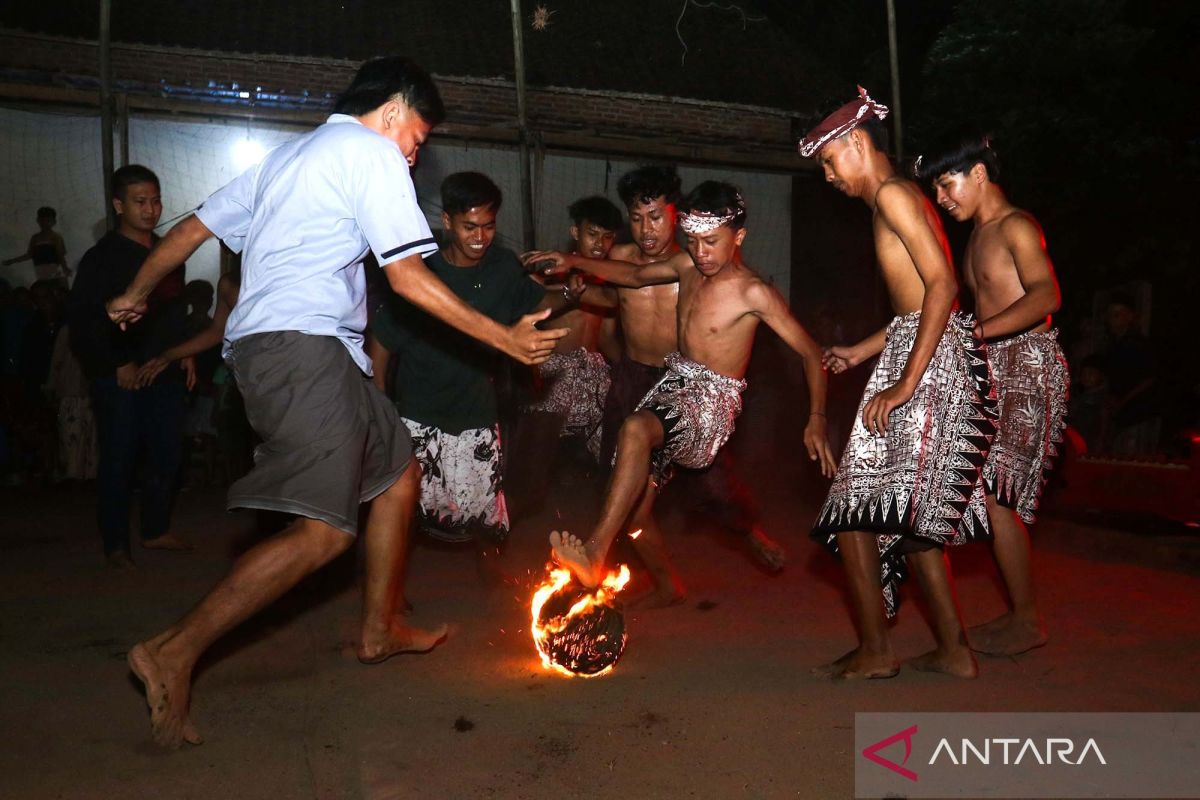 Tradisi menyambut bulan purnama di Banyuwangi