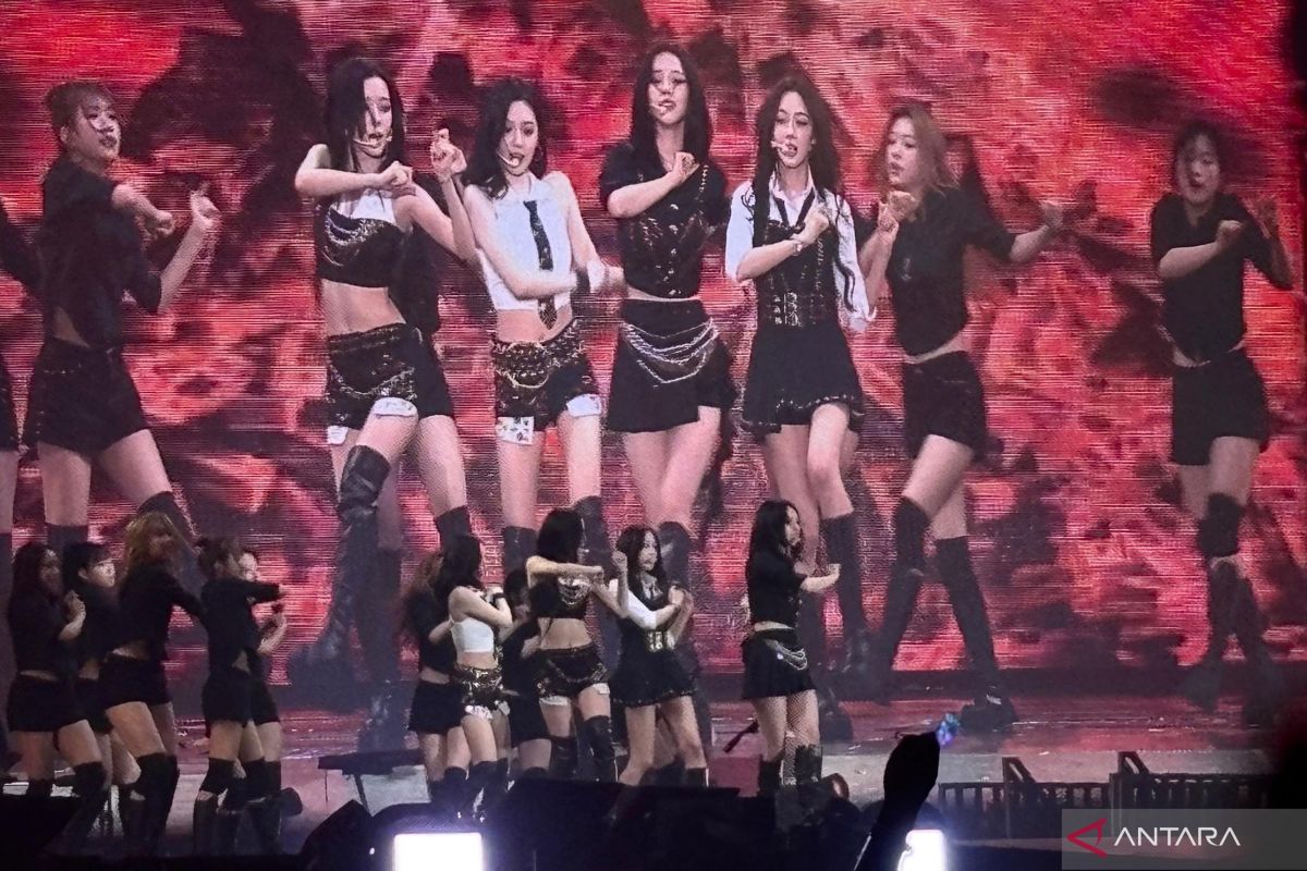 Kostum Karina aespa bermasalah saat bawakan "Rich Man"