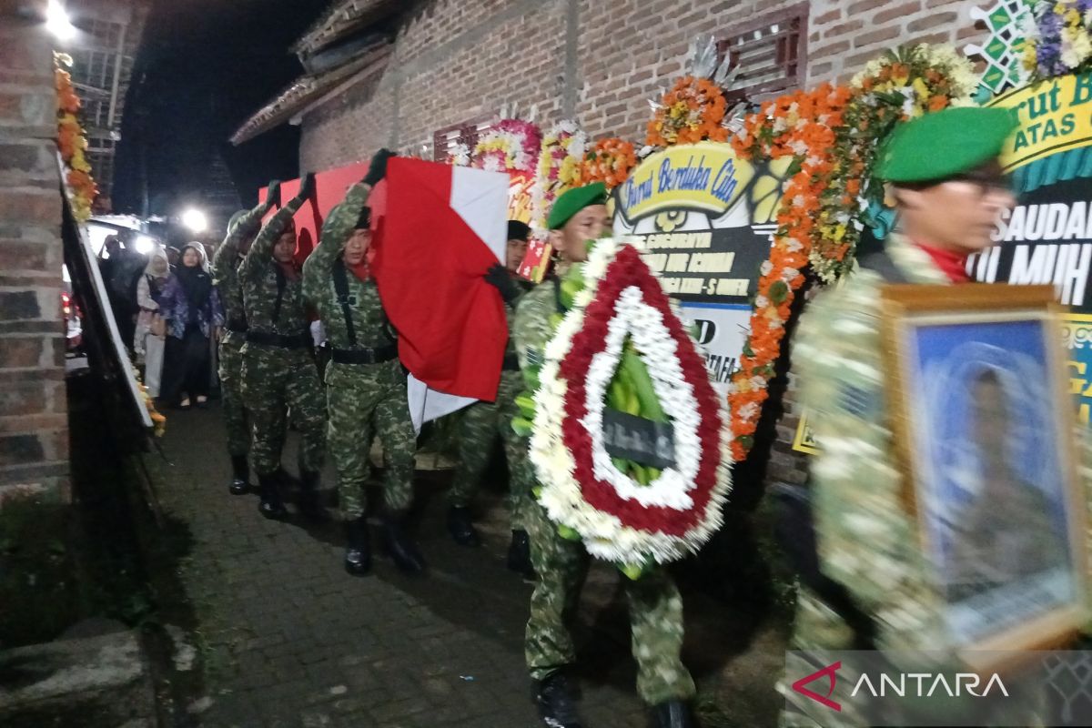 Jenazah Serka Muhammad Nur Ichwan tiba di Magelang