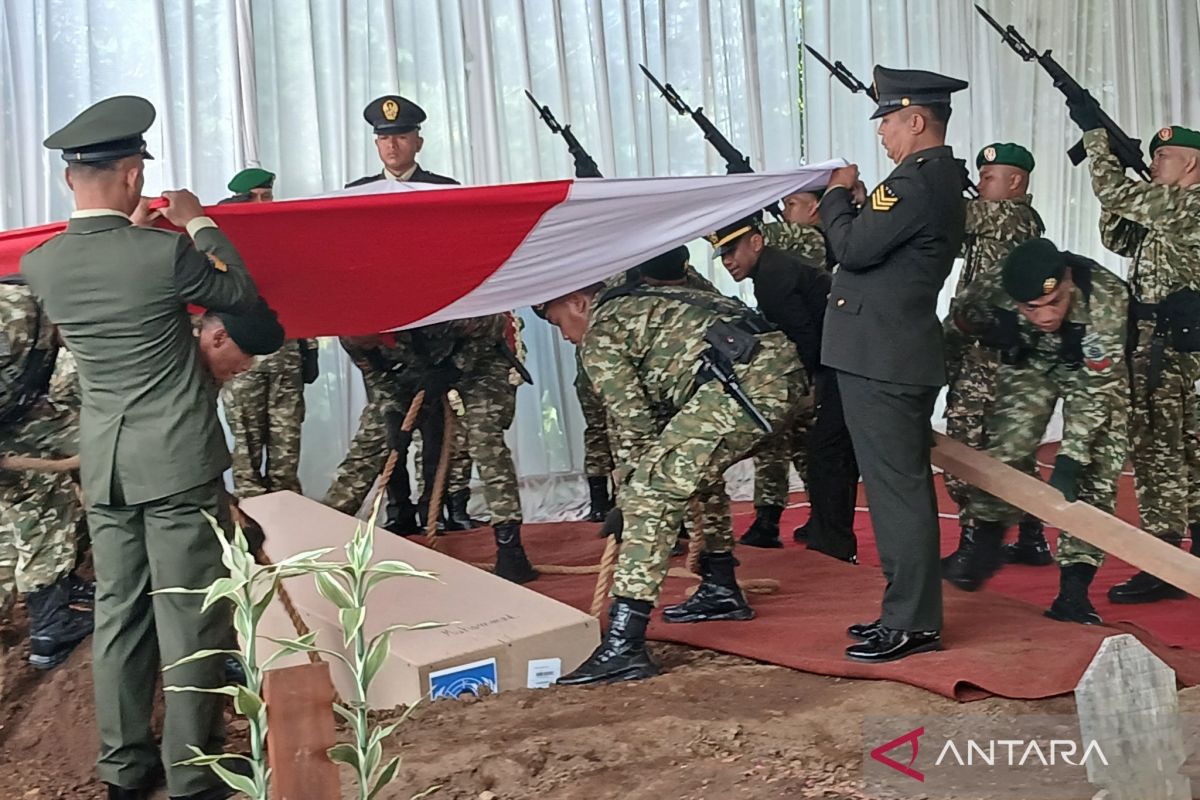 Jenazah Serka Nur Ichwan dimakamkan di TMP Giri Dharmoloyo Kota Magelang