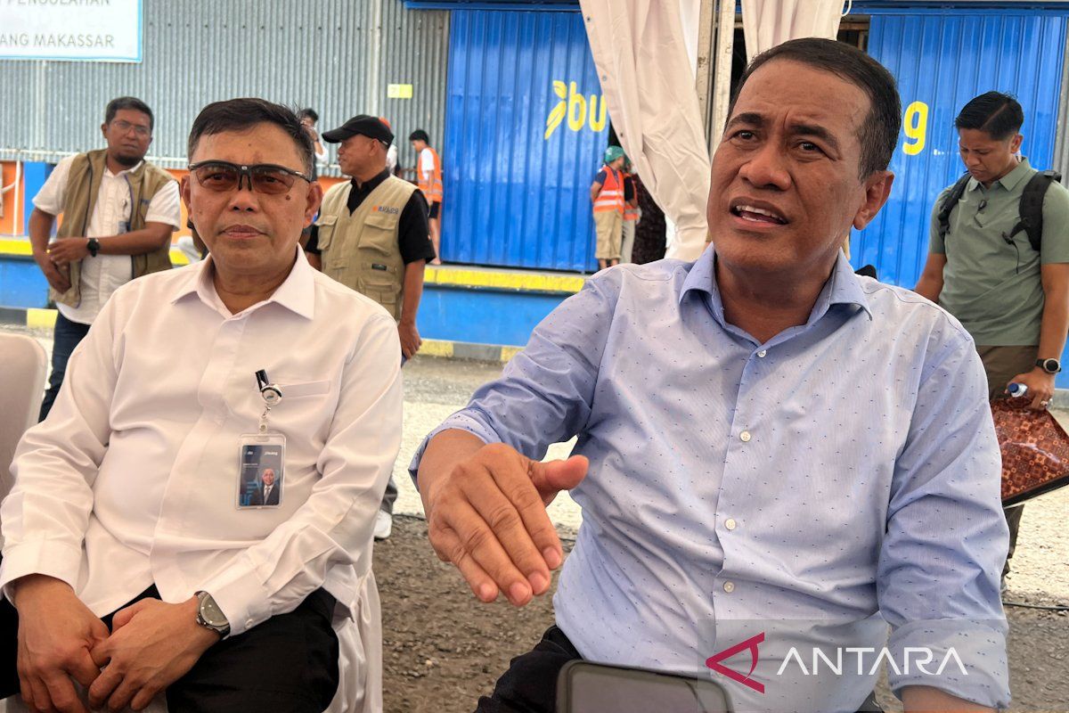 Mentan-Wadirut Bulog cek pasokan beras di Makassar hadapi El Nino