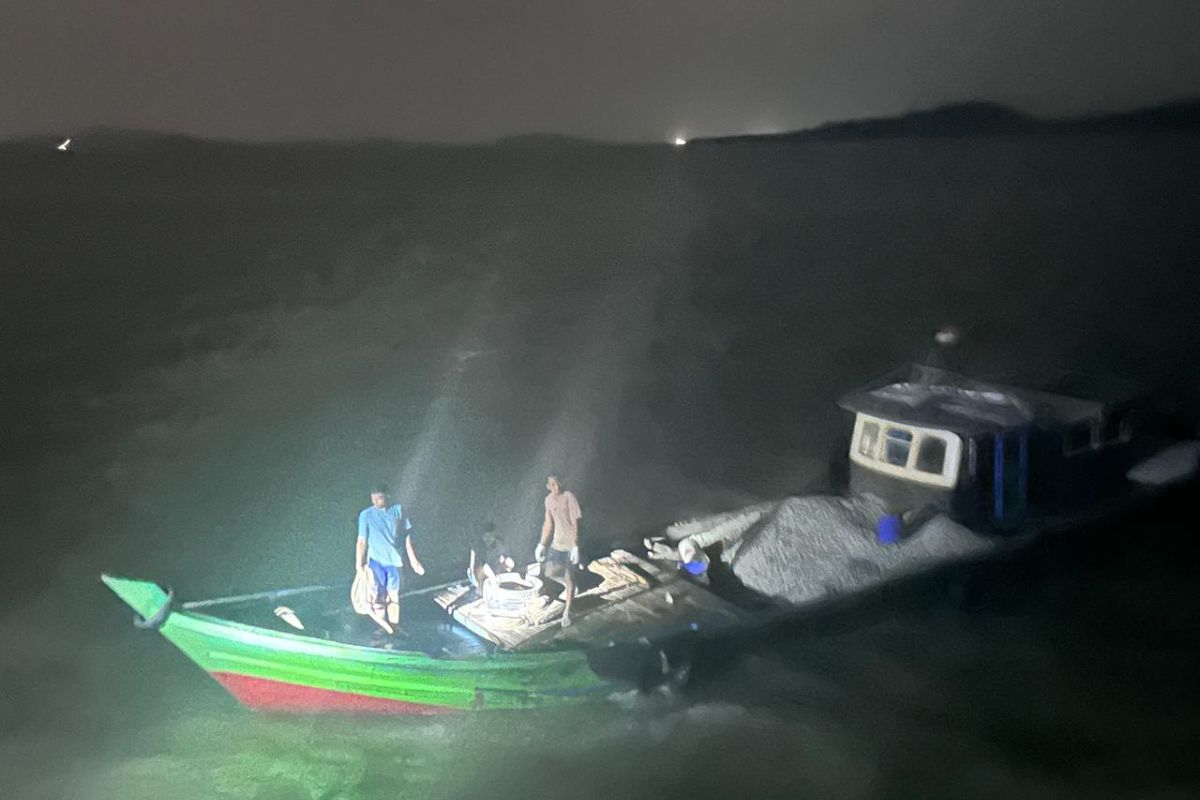 KRI Alamang-644 gagalkan upaya pencurian batu granit di Karimun