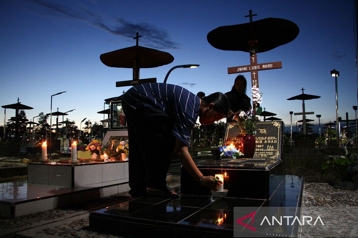 Tradisi ziarah makam hidupkan makna Paskah di Palangka Raya