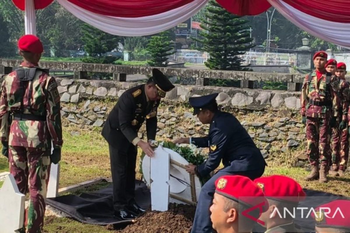 Komandan Militer Pimpin Pemakaman Penjaga Perdamaian yang Wafat di Bandung