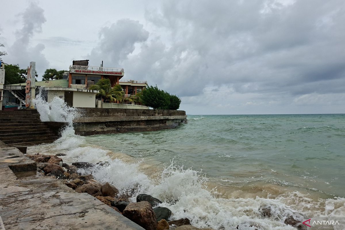 BMKG: Waspada gelombang hingga 2,5 meter di dua perairan NTT 6-9 Maret