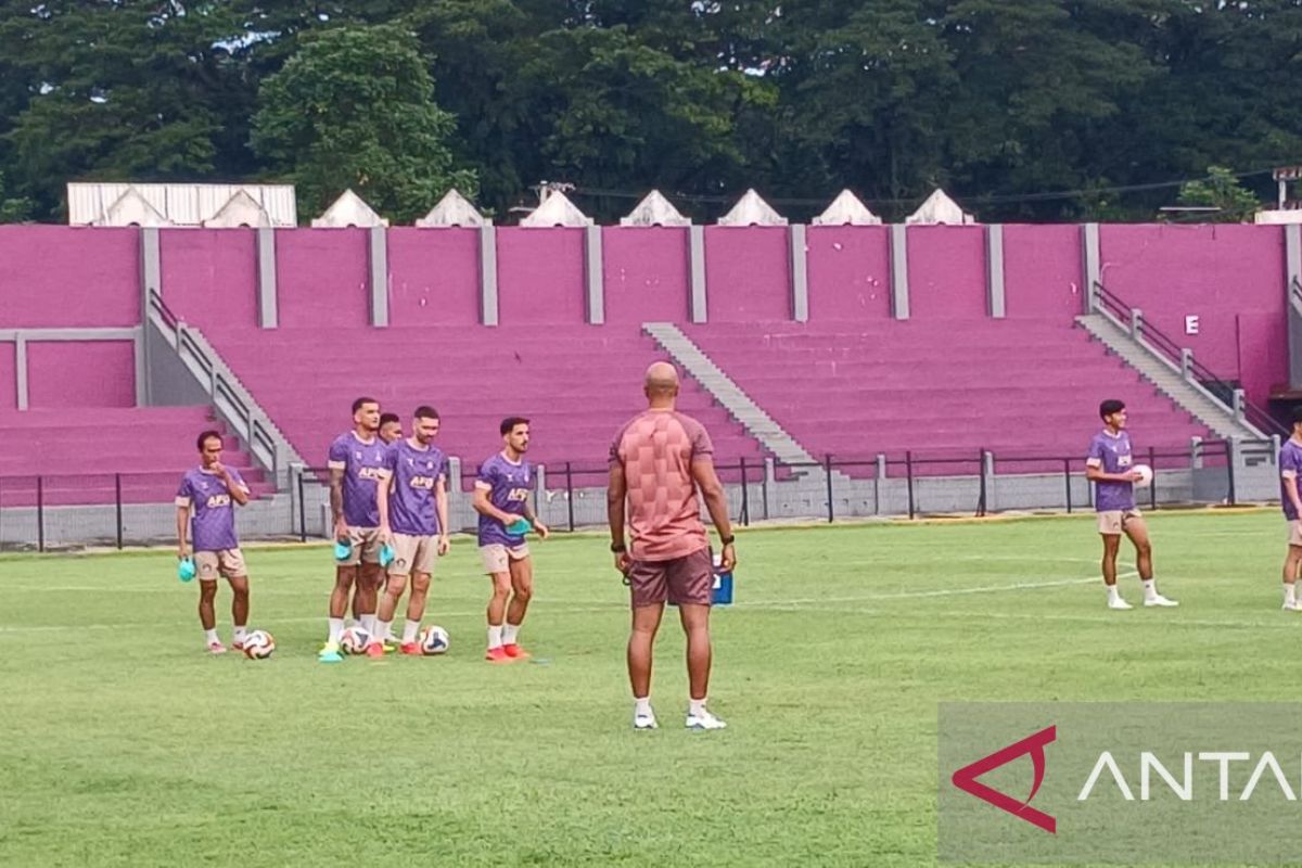 Persik Kediri awasi lini pertahanan Persijap