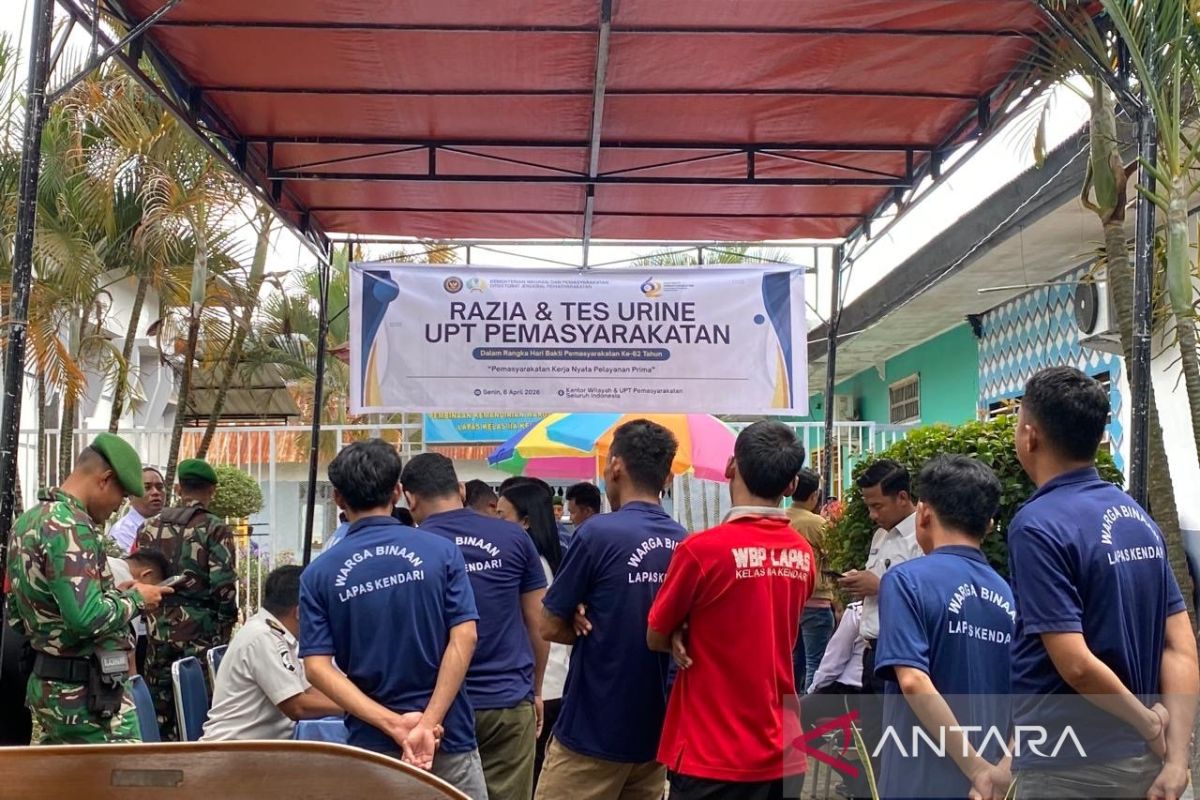 Lapas Kendari tes urine napi dan petugas guna deteksi dini narkoba