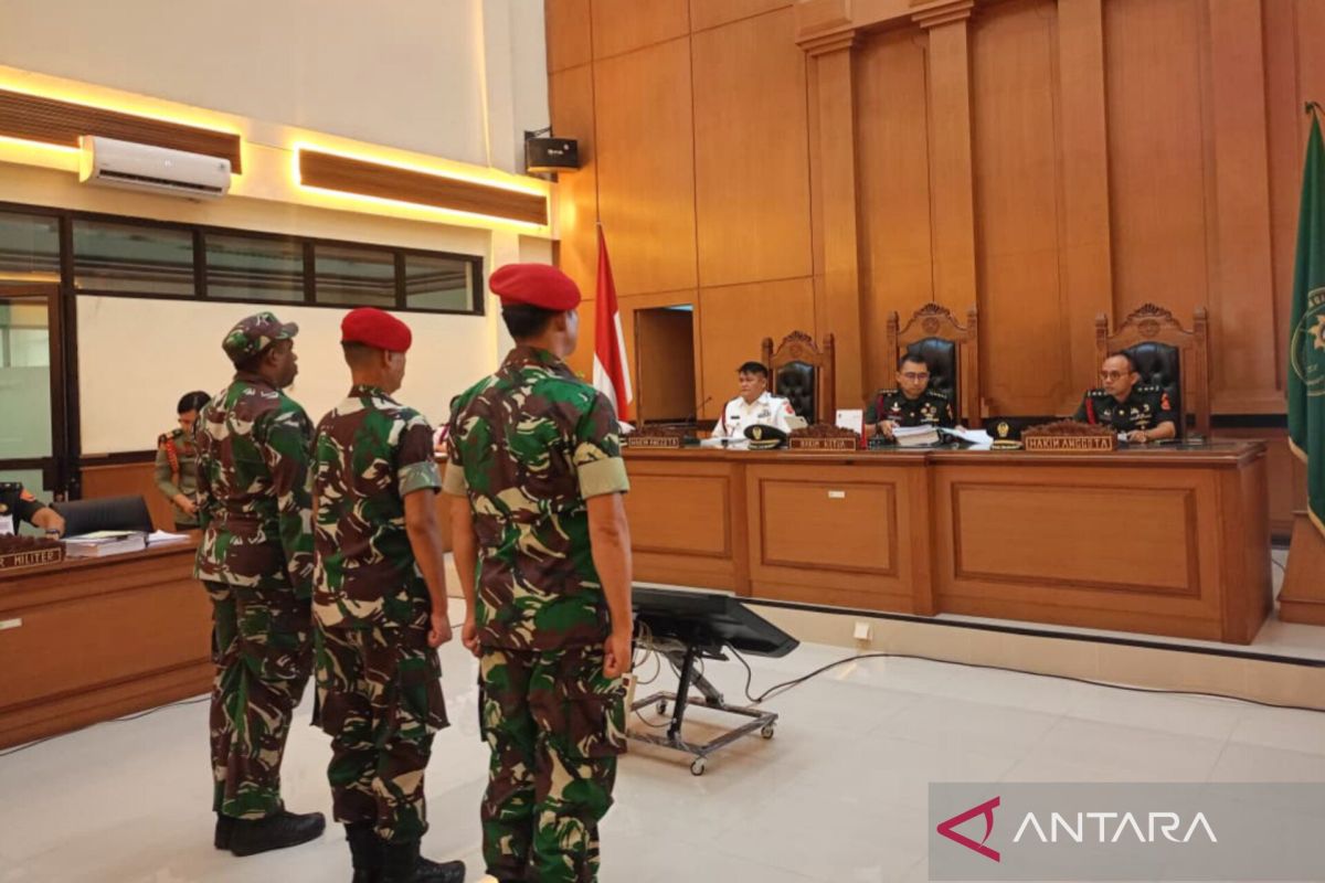 Hakim soroti lengan seragam terdakwa pembunuhan kacab bank