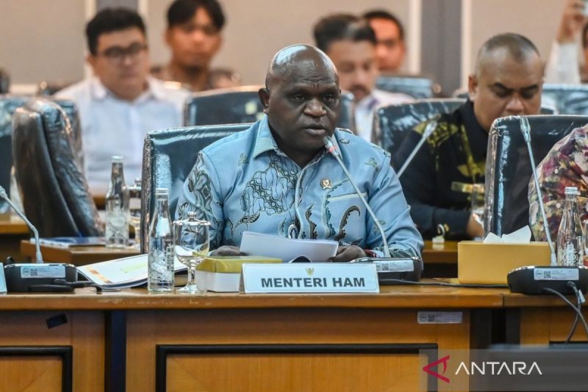 Hukum kemarin, Menteri HAM soal Feri Amsari hingga Jaga Desa Award