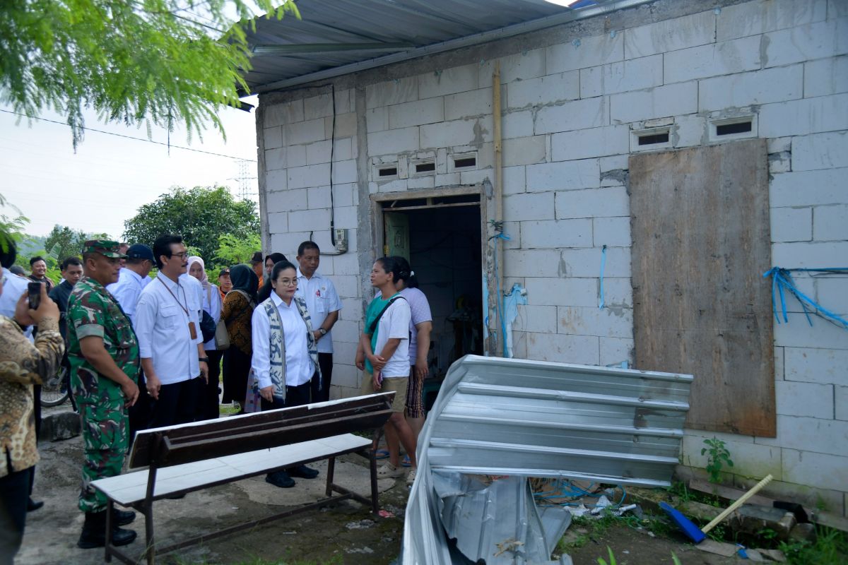 Pemkot Semarang perbaiki puluhan rumah rusak akibat puting beliung