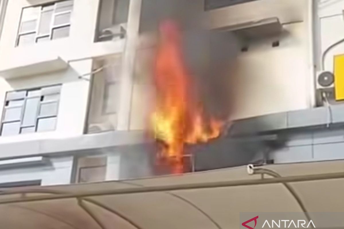 Api lahap gedung Satreskrim Polres Metro Jakarta Barat