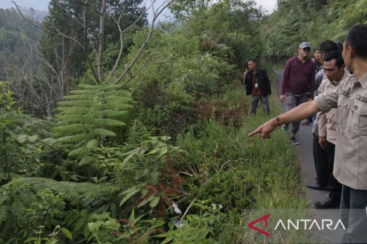 Waspada, jalan penghubung Desa Pelakat Muara Enim terancam longsor