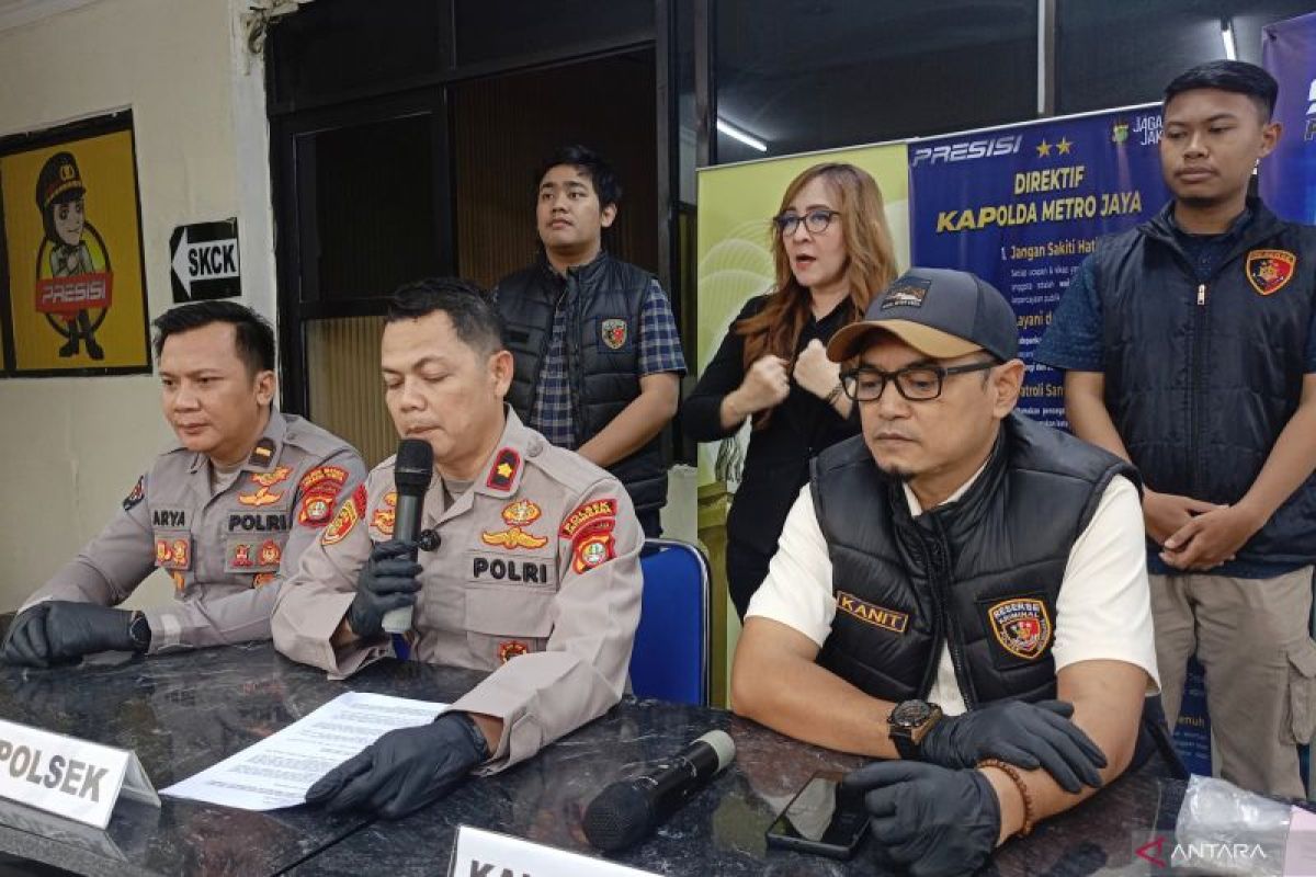 Polisi tangkap dua pencopet yang beraksi di JPO Stasiun Jatinegara