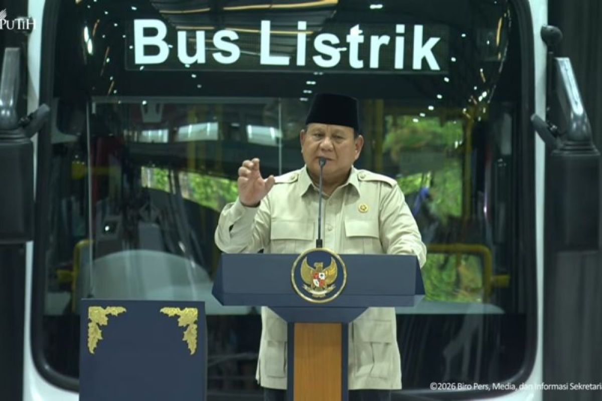 Prabowo harap RI produksi massal sedan listrik pada 2028