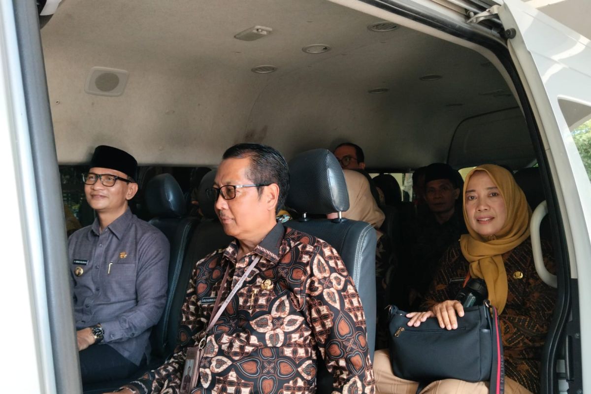 Pejabat hingga Wali Kota Mataram pakai bus ke DPRD komitmen efisiensi