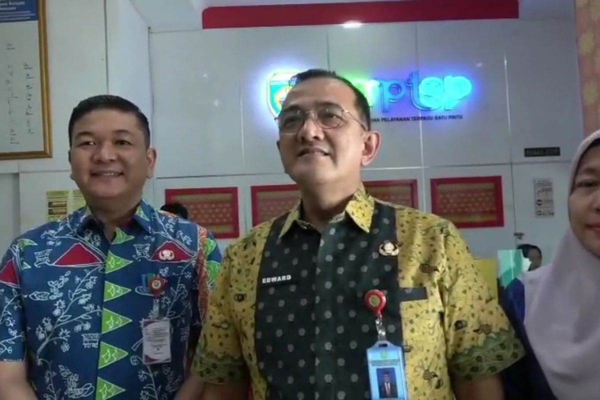 Sekda Sumsel sidak layanan publik hari pertama pelaksanaan WFH