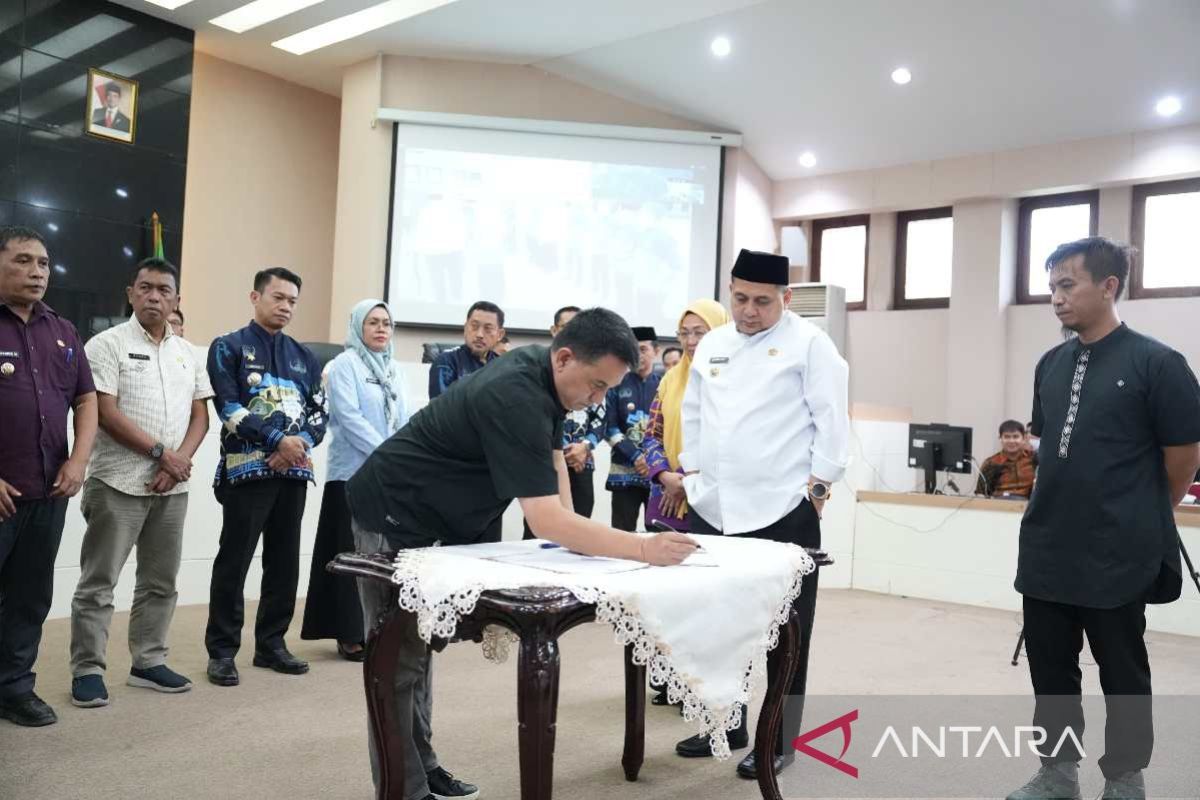 Camat se-Makassar teken komitmen membenahi sampah dari hulu ke hilir