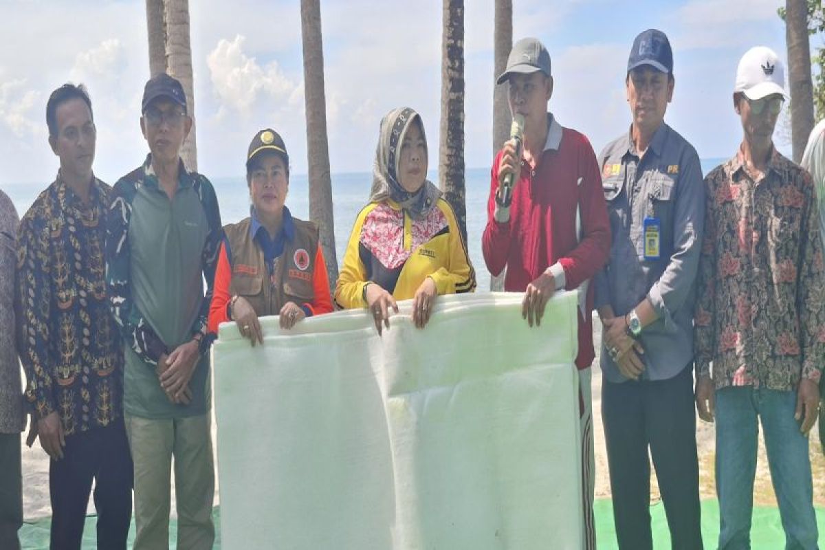 Dua desa pesisir di Kecamatan Kumai terima bantuan geobag dari Pemkab Kobar
