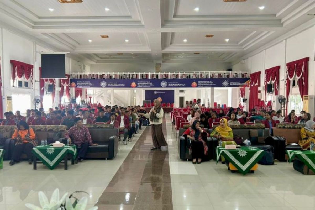 Dosen FHIP UMS kupas politik hukum lingkungan saat kuliah umum di UM.KOE Kupang