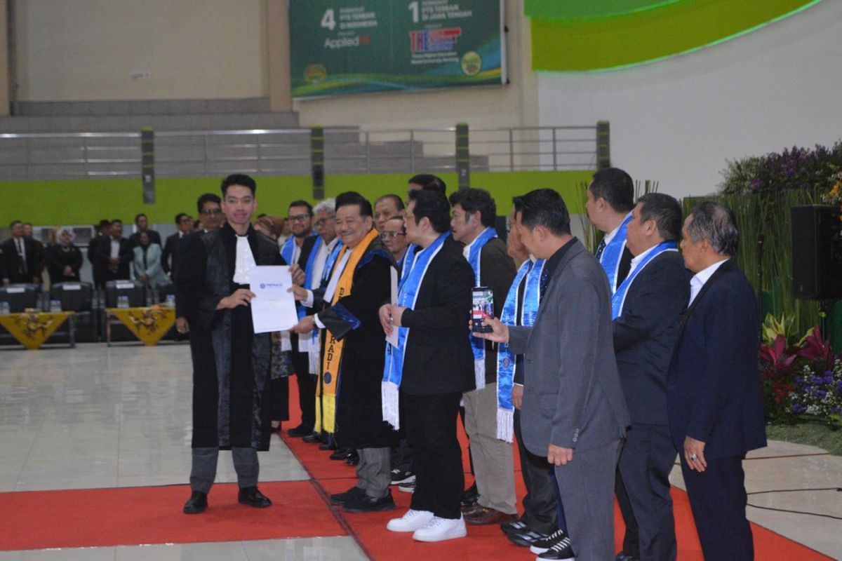 Otto: Kunci sukses advokat, pintar dan jujur