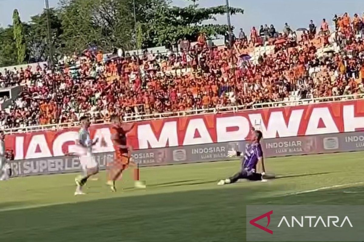 Borneo FC gilas PSBS Biak 5-1, tempel ketat Persib di puncak