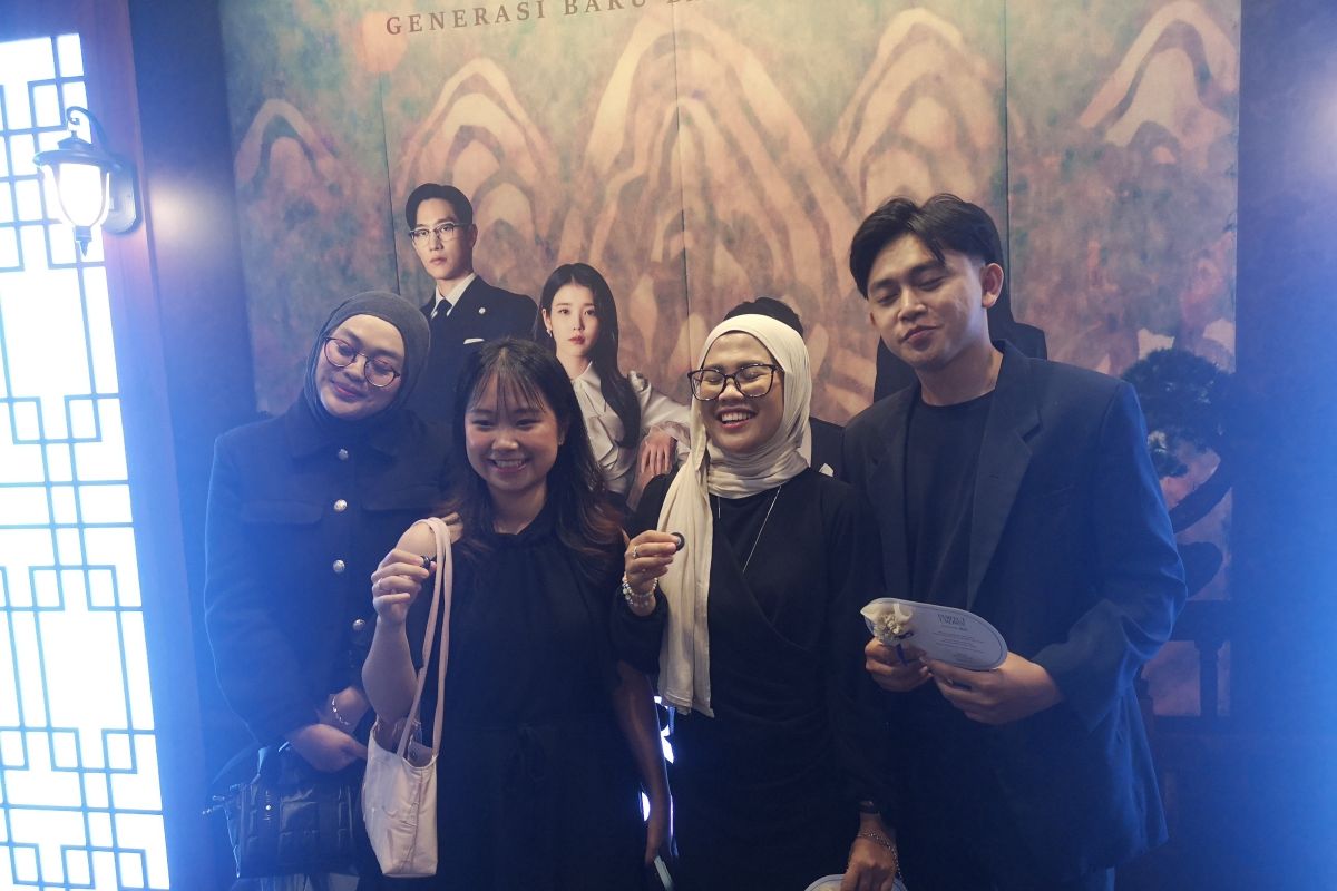 IU dan Byeon Woo-seok jadi pasangan yang dinanti dalam "Perfect Crown"