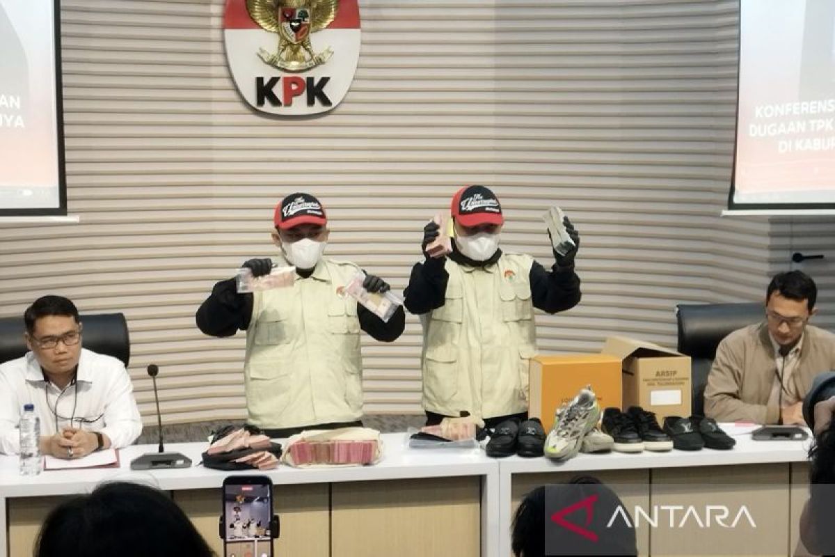 KPK sita Rp335,4 juta dalam OTT Bupati Tulungagung