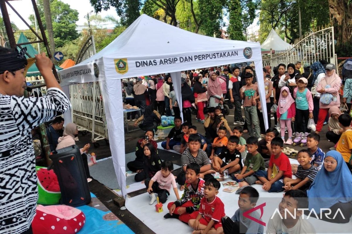 Mobil Perpustakaan Keliling dorong budaya baca di CFD Cibinong