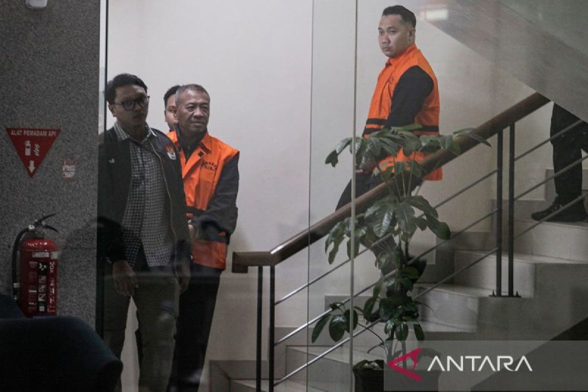 Populer, Bupati Tulungagung tersangka hingga jadwal Prabowo ke Rusia