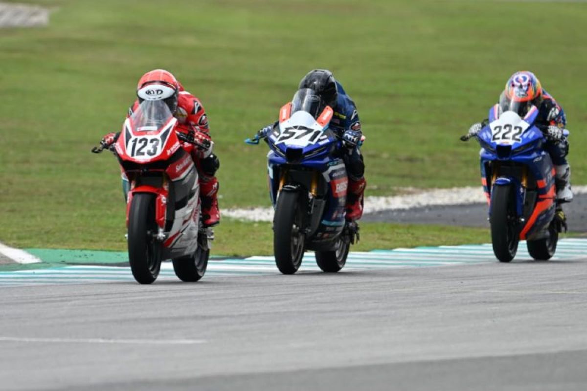 Manuver terakhir Rheza antar AHRT rebut podium di pembuka ARRC Sepang